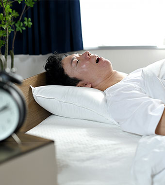 睡眠中に現れる症状